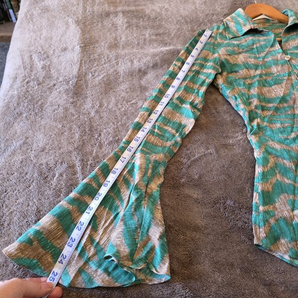 Diane von Furstenberg DVF XS Blouse Green Brown Animal Print Bell Sleeve Button - Picture 13 of 14